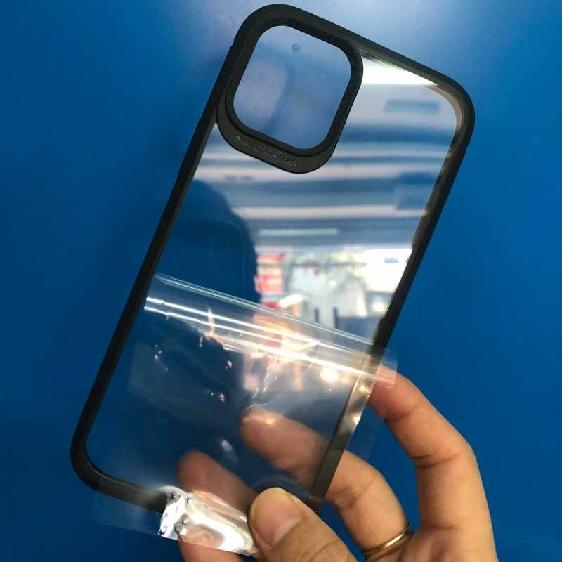 Ốp Lưng iPhone 12 Pro Max Dạng Chống Sốc Viền Vân Lưng Trong Hiệu Likgus được làm từ nhựa lưng cứng Polypropylene kết hợp viền dẻo giúp bảo vệ máy an toàn tuyệt đối.